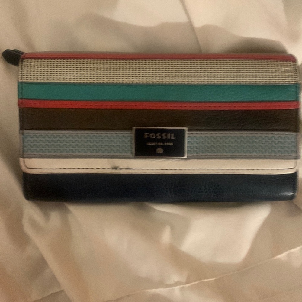 Fossil wallet - very spacious